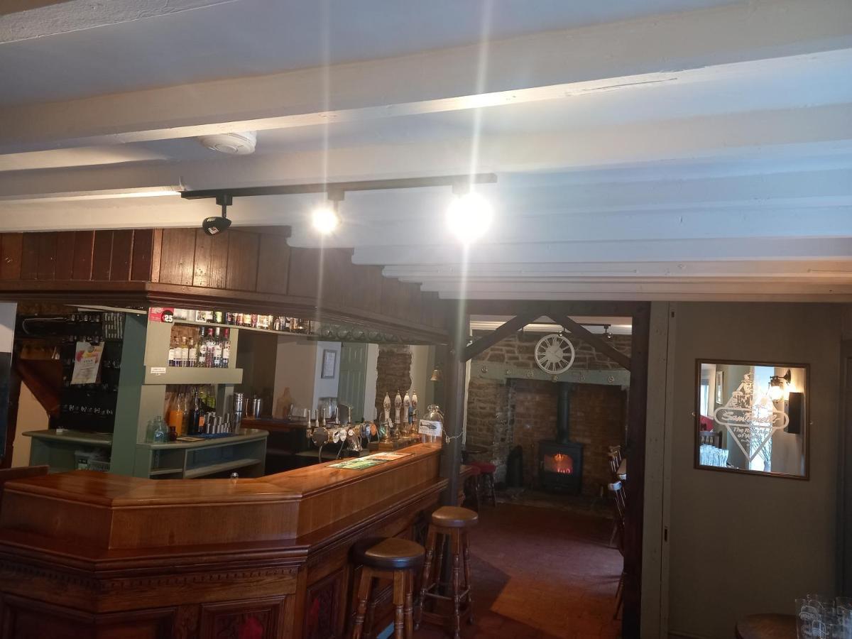 The Crown Inn Wentnor Exteriör bild
